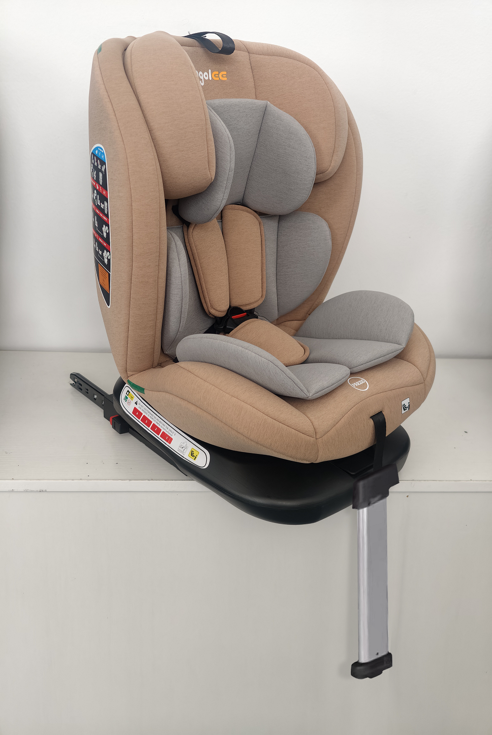 Ogolee pro spuštění inovativního autosedačky 40-150 cm s nohou podpůrnou nohou v červenci a nabízí bezkonkurenční hodnotu